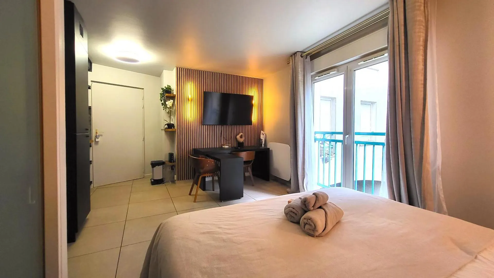 Apartment La Parisienne - Spacieux Studio Avec Parking Prive Palaiseau France
